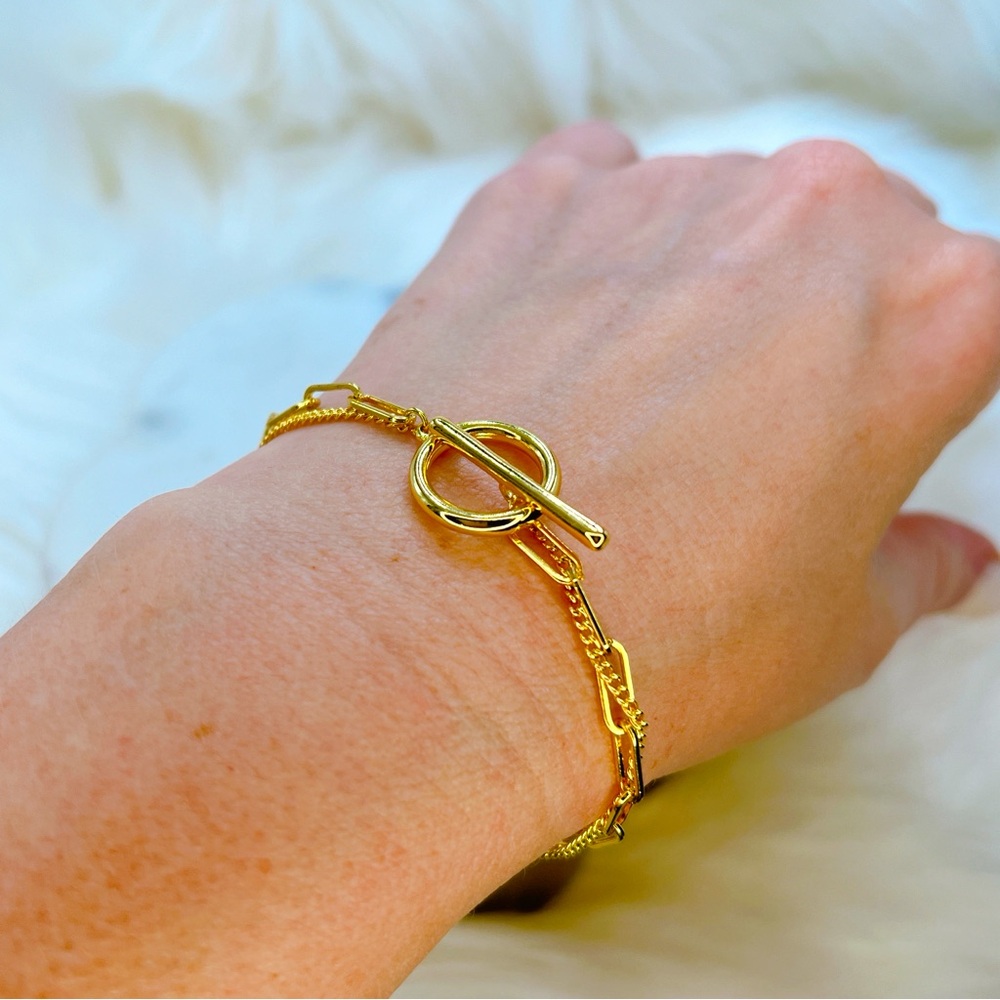 Elegant Gold Chain Bracelet - Picture 6 of 6